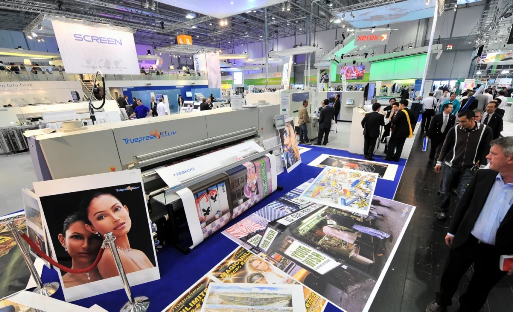 Zdjęcie z targów poligraficznych i marketingowych.