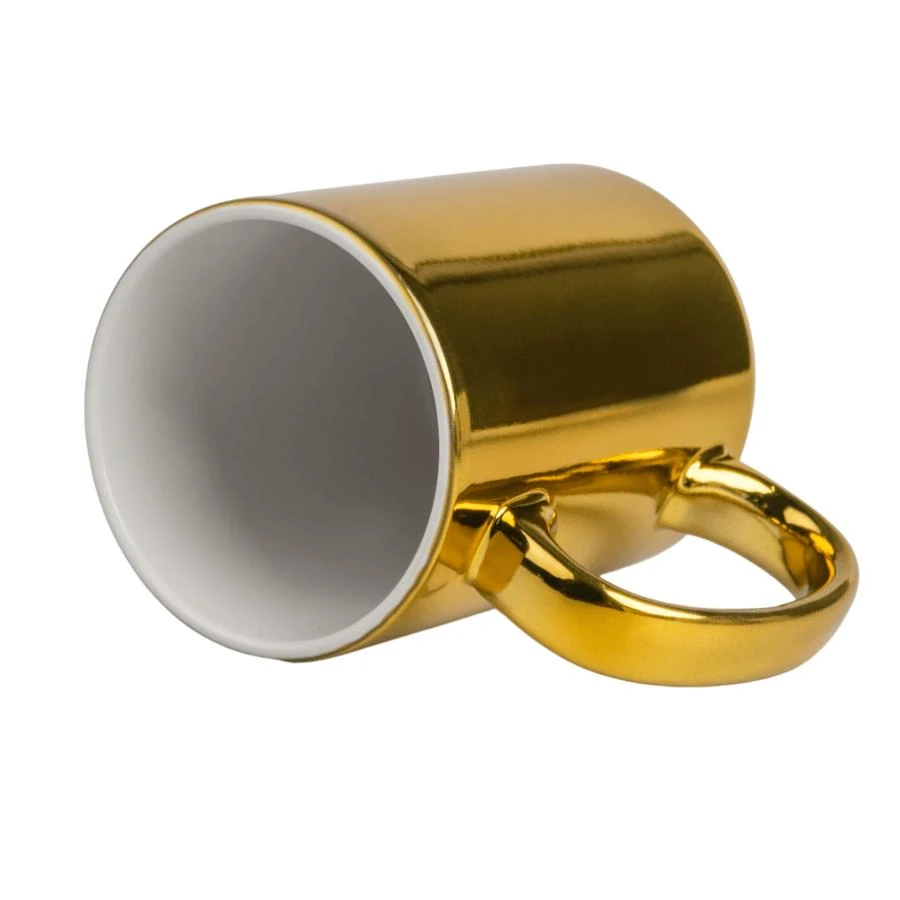 Duży kubek złoty widok z boku.