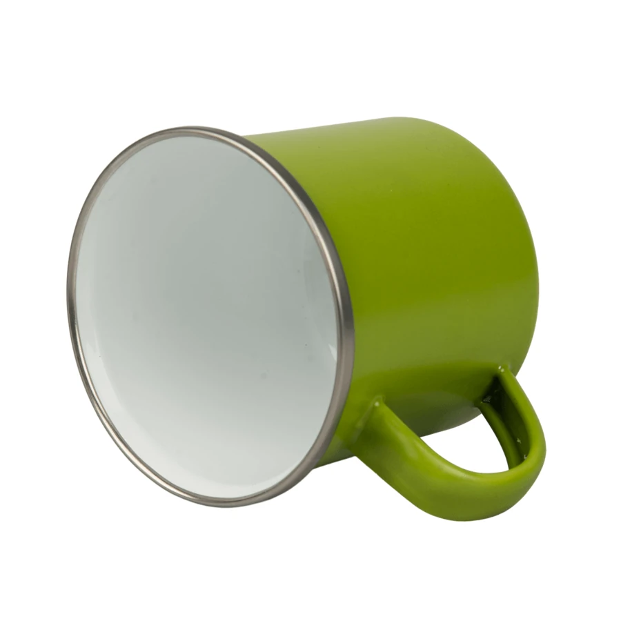 Zielony kubek emaliowany widok z boku.