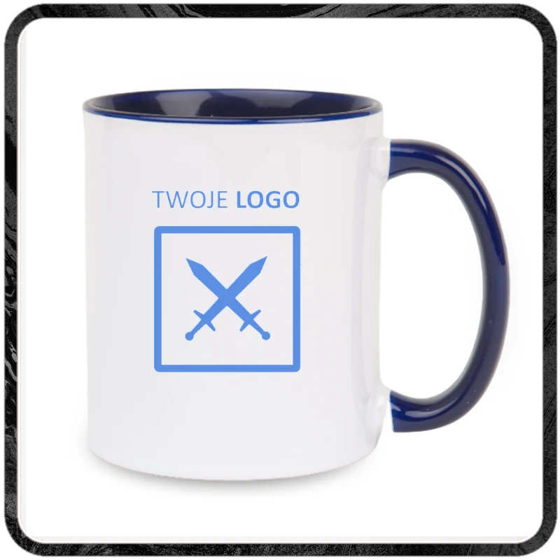 Granatowy kubek z własnym nadrukiem.